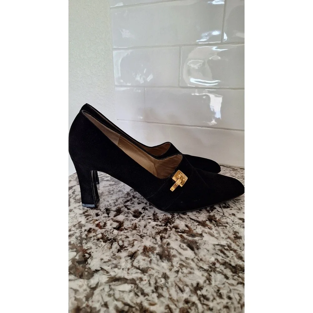 St John Black Suede Block Heel Pumps Square Toe Gold Logo Made in Italy 7.5 B